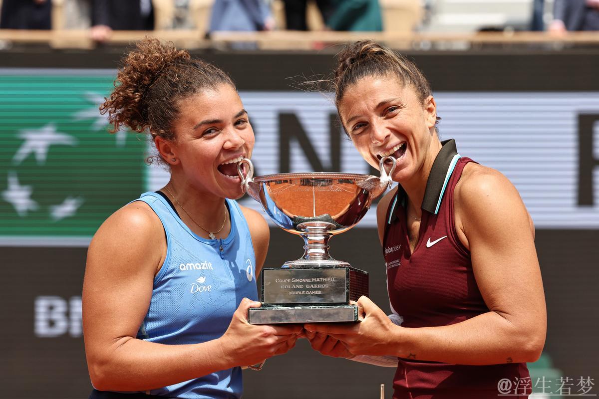 埃拉尼与保利尼首次问鼎法网女双桂冠